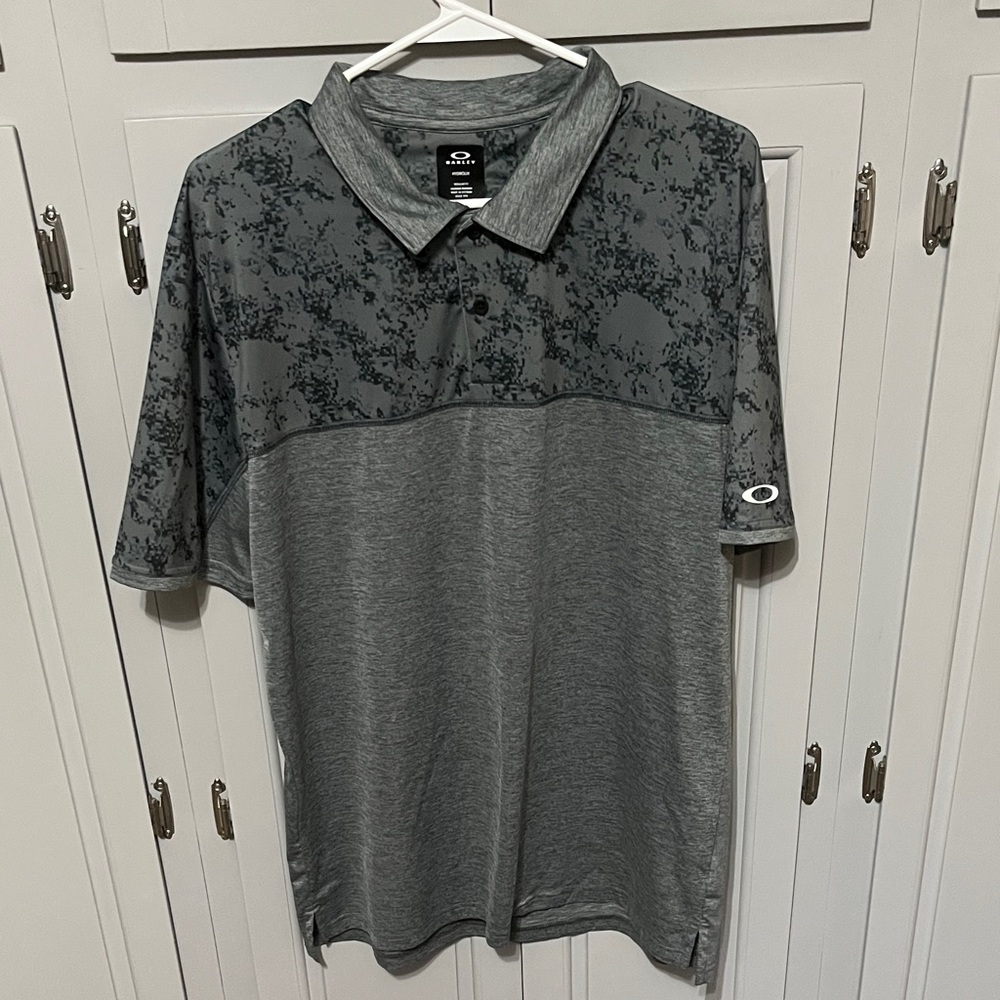 Oakley Men's Patterned Gray Polo Shirt, medium